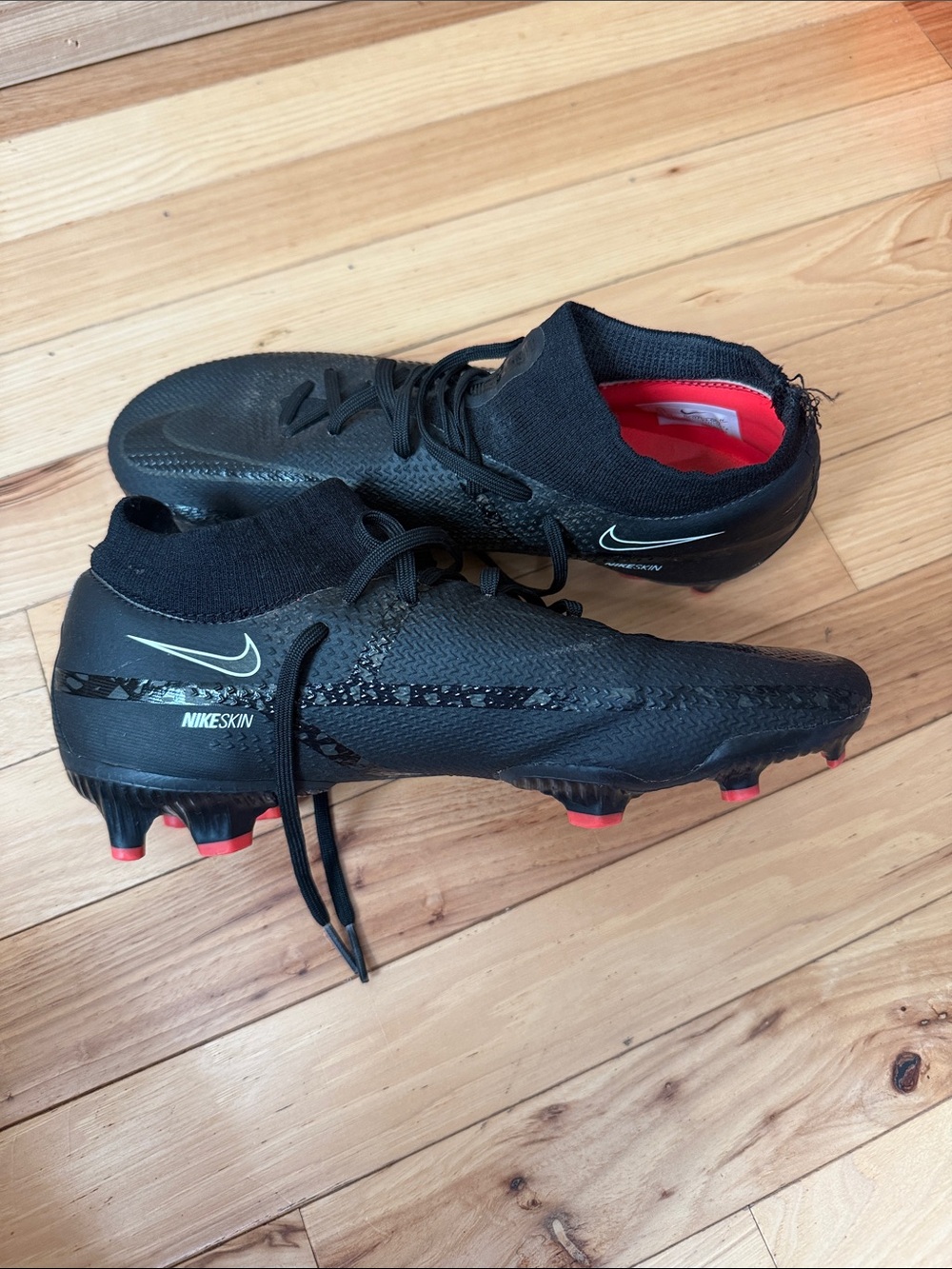 Nike Womens Soccer Cleats with Red Accents
